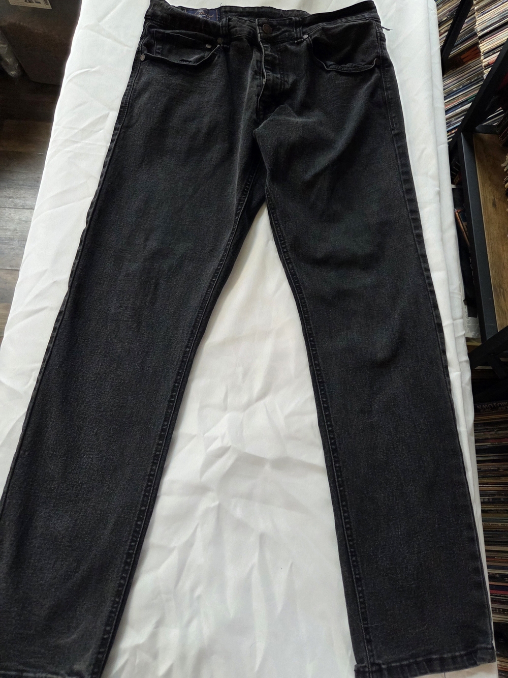 Slim Straight Men’s Black Jeans — Modern Everyday Fit